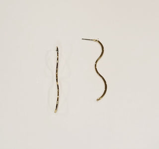 Sculpted Wave Stud